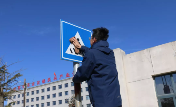 文明创建我先行 ——开云手机入口-开云(中国)
团委开展环境卫生整治志愿活动(图3)