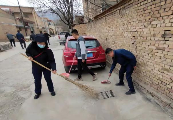 开云手机入口-开云(中国)
团委开展“学雷锋义务清扫活动”(图2)