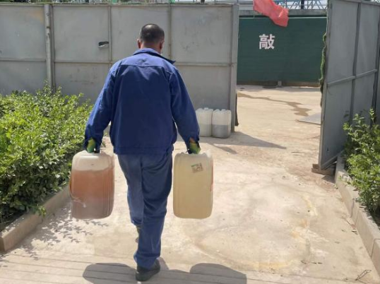开云手机入口-开云(中国)
城东污水处理公司扎实推进危险废物规范化处置(图3)