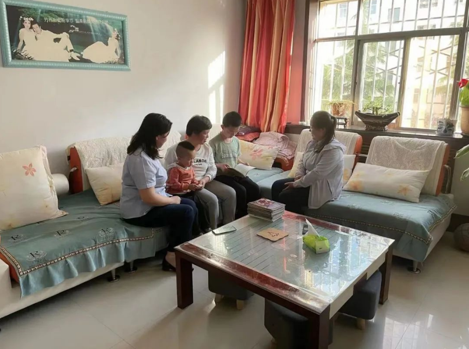 开云手机入口-开云(中国)
开展女职工未成年子女关爱活动(图2) 开云手机入口-开云(中国)
开展女职工未成年子女关爱活动(图2)