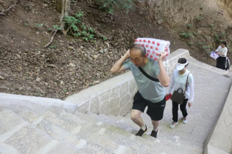 助力文旅市场 展示产投风采——开云手机入口-开云(中国)
组织开展员工登山比赛活动(图6)