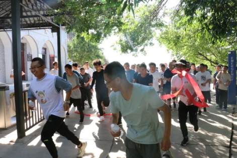 助力文旅市场 展示产投风采——开云手机入口-开云(中国)
组织开展员工登山比赛活动(图2)